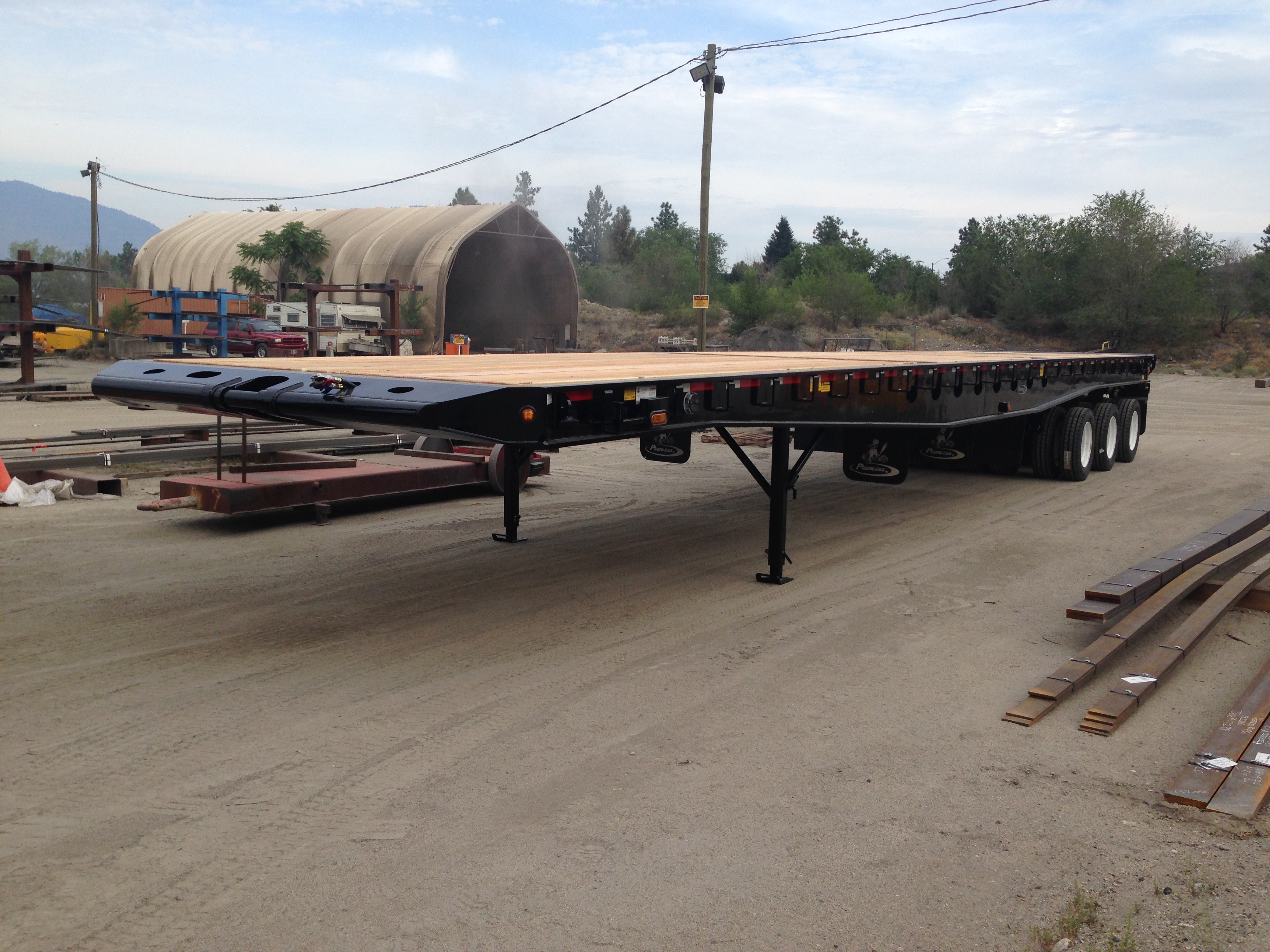 Peerless standard tridem axle float trailer. Contact us for details on price and available options.